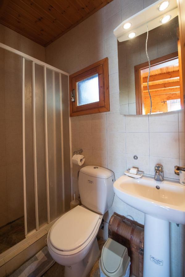 Aliki Guest House Aigio Exterior photo